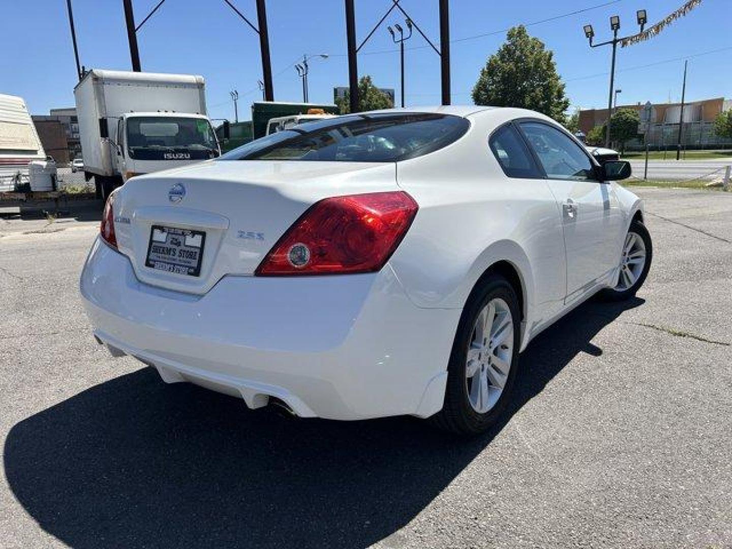 2012 Winter Frost Pearl /Charcoal Nissan Altima (1N4AL2EPXCC) with an 4 2.5L engine, Manual transmission, located at 3240 Washington Blvd., Ogden, 84401, (801) 621-7177, 41.204967, -111.969994 - Photo#4