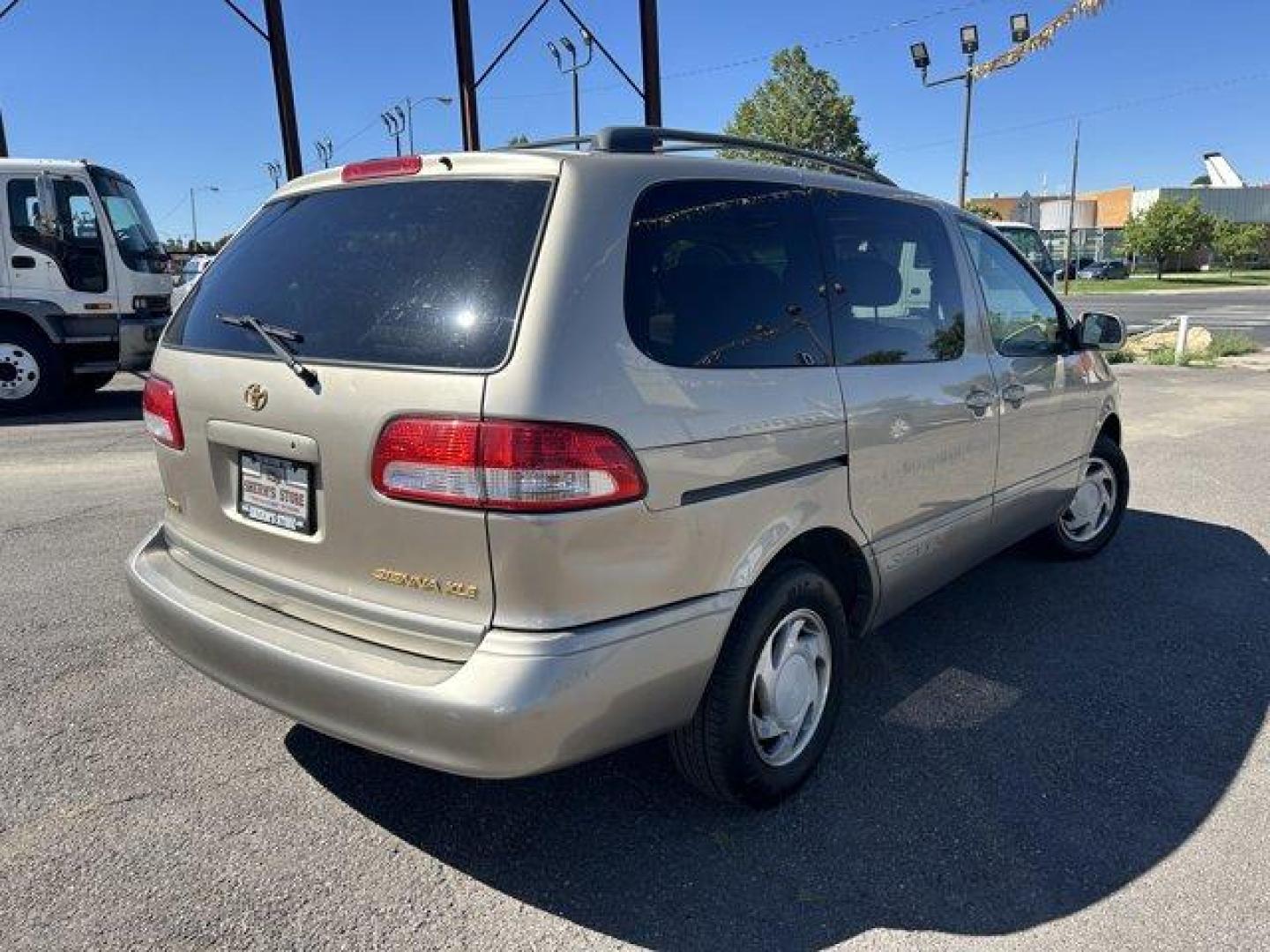 2001 Toyota Sienna (4T3ZF13C61U) with an 6 3.0L engine, Automatic transmission, located at 3240 Washington Blvd., Ogden, 84401, (801) 621-7177, 41.204967, -111.969994 - *2001 Toyota Sienna 5dr XLE*Has some cosmetic blemishes on the exterior but drives like a dream. Driver side rear automatic power door does not work, but passenger side does. Has both a sunroof and a roof rack.Sherm's Store is a family owned and operated independent auto dealer that has become a hou - Photo#4