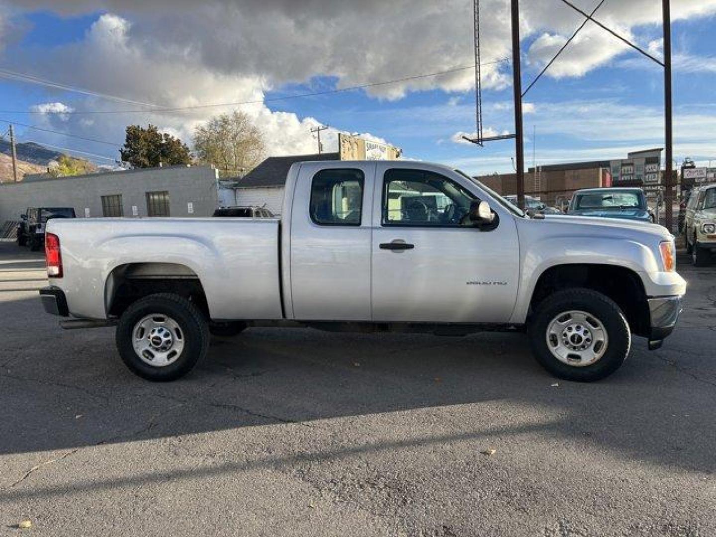 2013 Quicksilver Metallic /Dark Titanium GMC Sierra 2500HD (1GT21ZCGXDZ) with an 8 6.0L engine, Automatic transmission, located at 3240 Washington Blvd., Ogden, 84401, (801) 621-7177, 41.204967, -111.969994 - *2013 GMC Sierra 2500HD Extended Cab Work Truck*The 2013 GMC Sierra 2500HD Extended Cab Work Truck is a versatile, reliable vehicle designed to meet the needs of a wide range of drivers. Whether you're a business owner, contractor, hobbyist, or someone who just needs a dependable truck for everyday - Photo#3