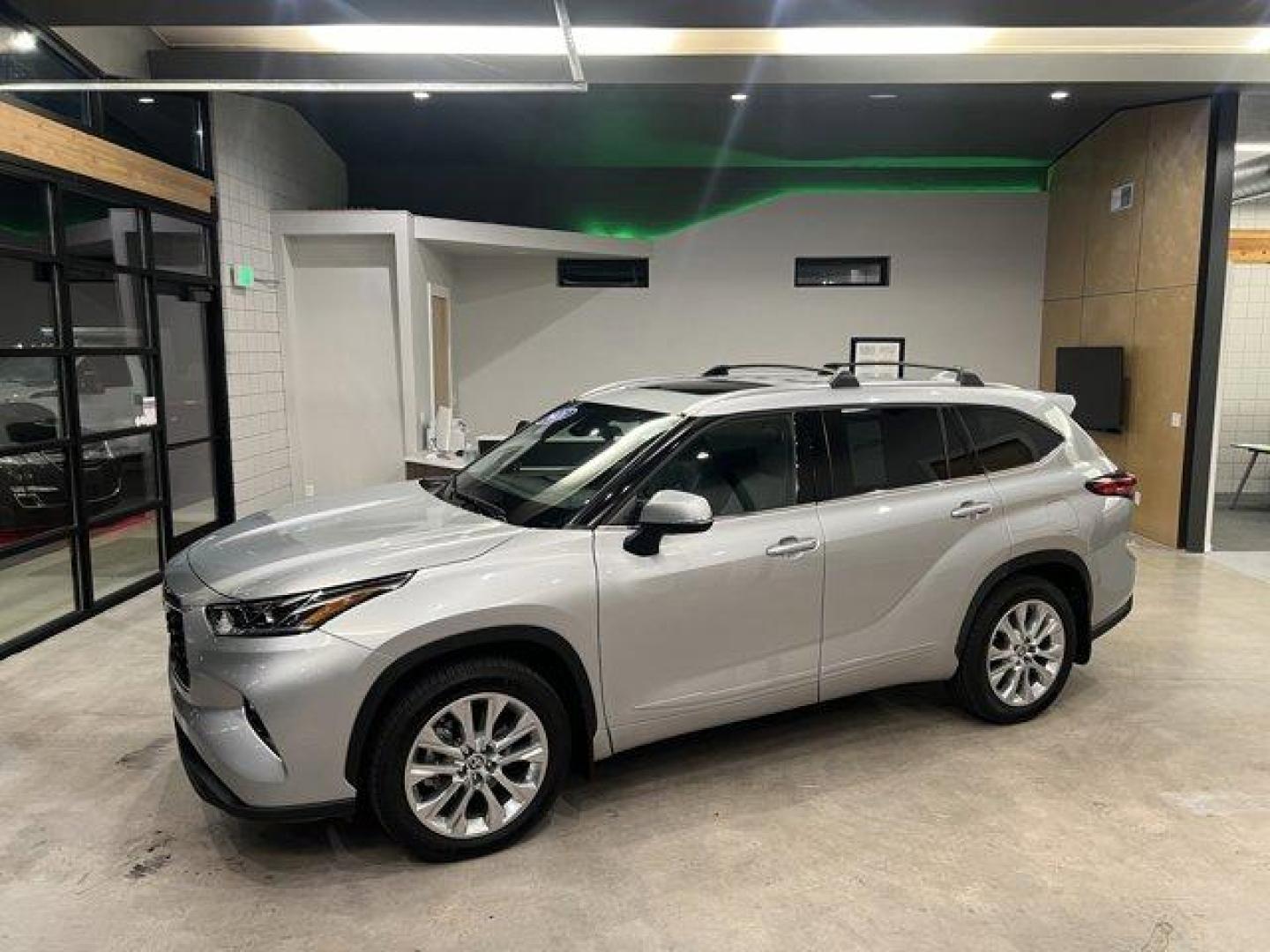 2021 Silver Toyota Highlander (5TDDZRBH0MS) with an 6 3.5 L engine, Automatic transmission, located at 3240 Washington Blvd., Ogden, 84401, (801) 621-7177, 41.204967, -111.969994 - Photo#0