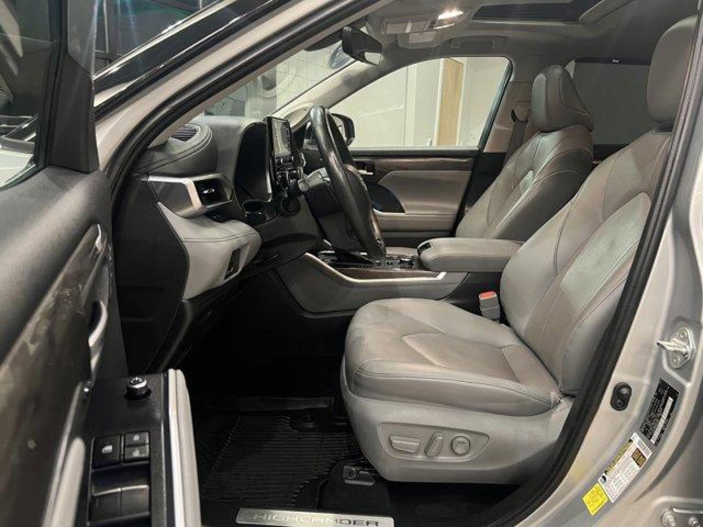 2021 Silver Toyota Highlander (5TDDZRBH0MS) with an 6 3.5 L engine, Automatic transmission, located at 3240 Washington Blvd., Ogden, 84401, (801) 621-7177, 41.204967, -111.969994 - Photo#17