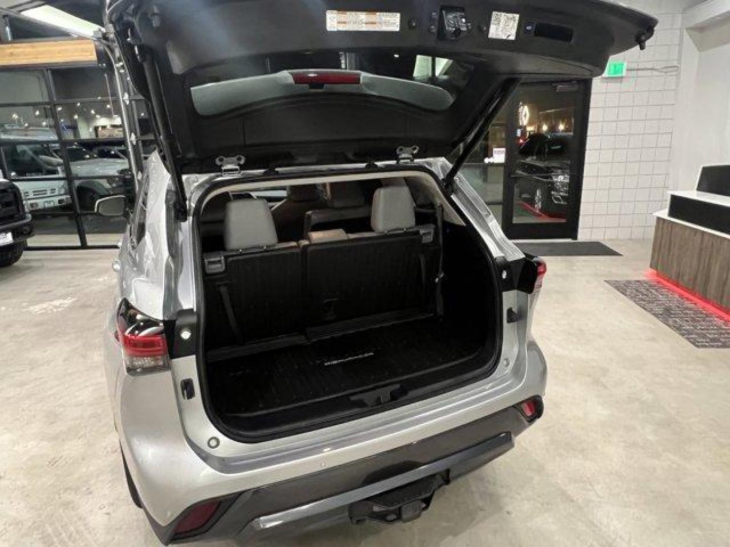 2021 Silver Toyota Highlander (5TDDZRBH0MS) with an 6 3.5 L engine, Automatic transmission, located at 3240 Washington Blvd., Ogden, 84401, (801) 621-7177, 41.204967, -111.969994 - Photo#21