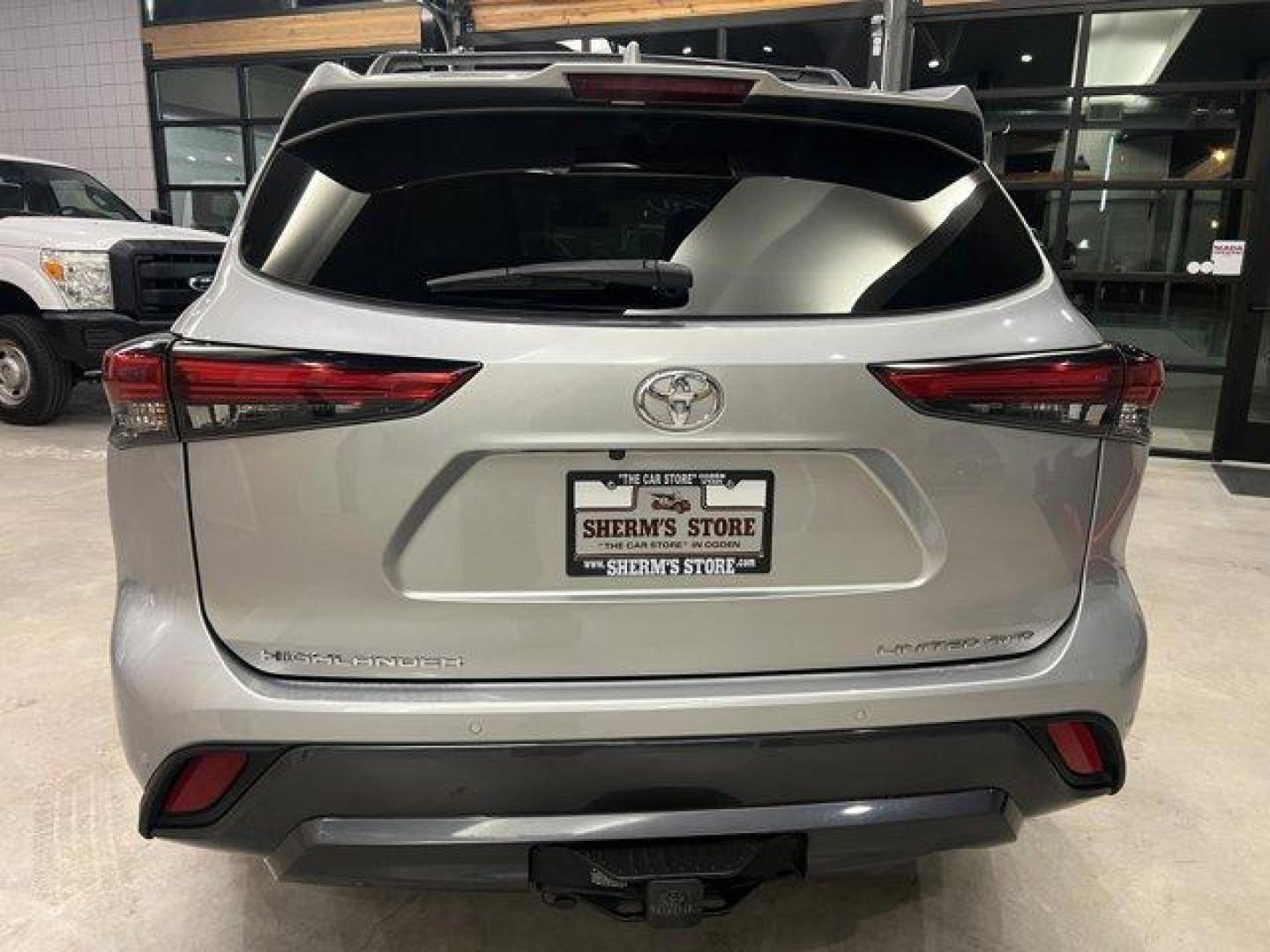 2021 Silver Toyota Highlander (5TDDZRBH0MS) with an 6 3.5 L engine, Automatic transmission, located at 3240 Washington Blvd., Ogden, 84401, (801) 621-7177, 41.204967, -111.969994 - Photo#6